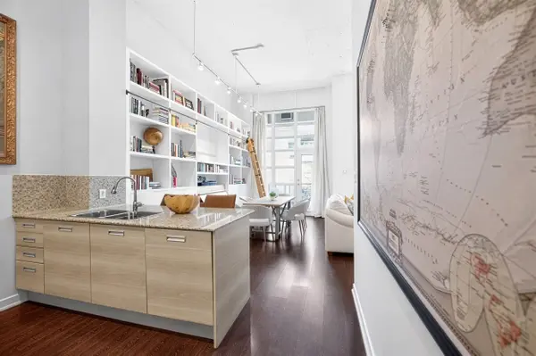 380 Macpherson AVE #209, Toronto C02, ON M4V 3E3