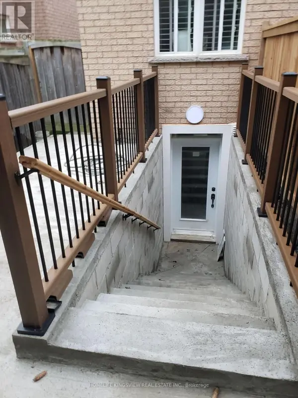 24 Weston CRES N, Ajax, ON L1T 0C7