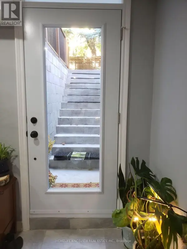 24 Weston CRES N, Ajax, ON L1T 0C7