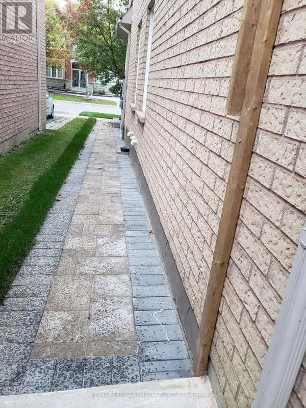 24 Weston CRES N, Ajax, ON L1T 0C7