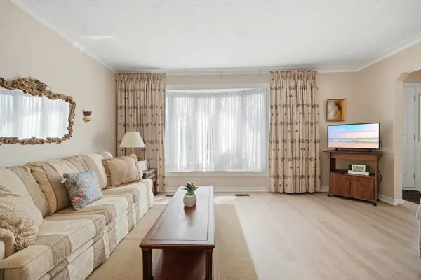 24 Beran DR, Toronto E09, ON M1G 1G1