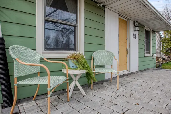 24 York ST, Ajax, ON L1S 1S8