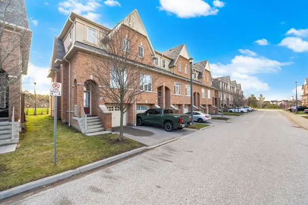 28 Burtonbury LN, Ajax, ON L1Z 0C9