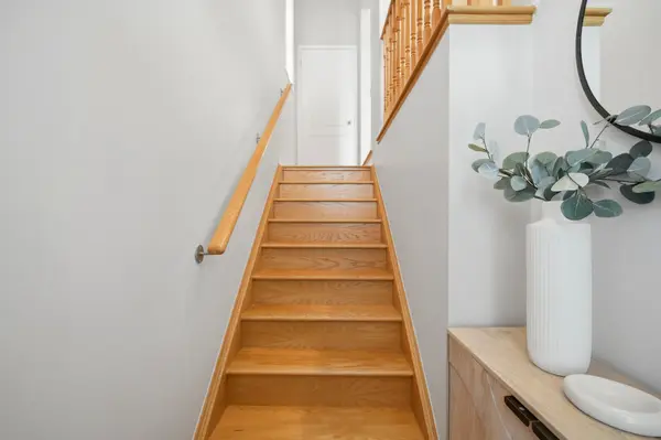 28 Burtonbury LN, Ajax, ON L1Z 0C9