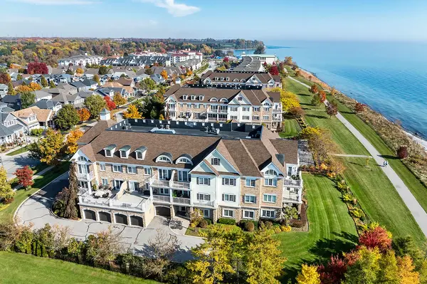 375 Lakebreeze DR #102, Clarington, ON L1B 0A3