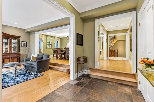 34 Garden AVE, Richmond Hill, ON L4C 6L9