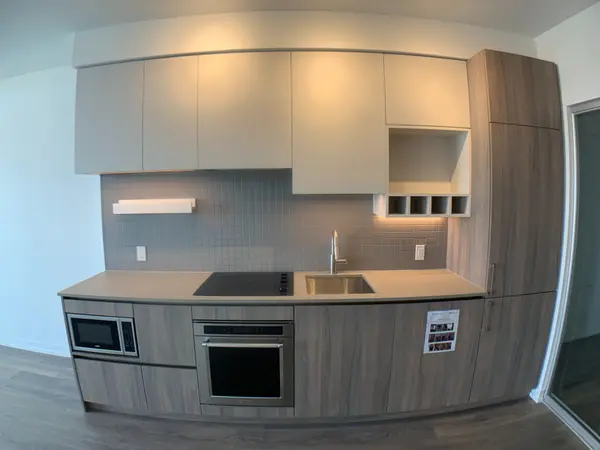 950 Portage Pkwy #703, Vaughan, ON L4K 0J7