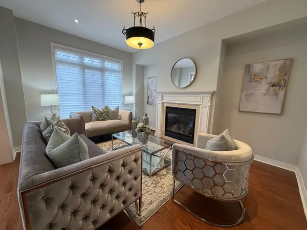 450 Worthington AVE #3, Richmond Hill, ON L4E 0E5