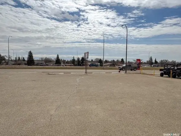 405 N Service ROAD W #3, Swift Current, SK S9H 4X5