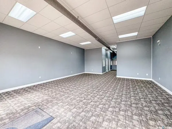 405 N Service ROAD W #3, Swift Current, SK S9H 4X5