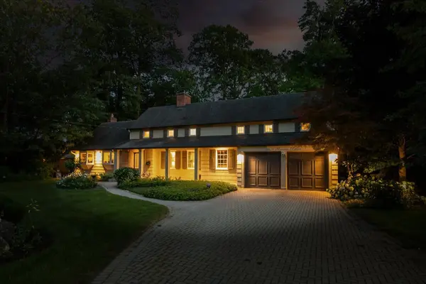 1258 Ravine DR, Mississauga, ON L5J 3E4