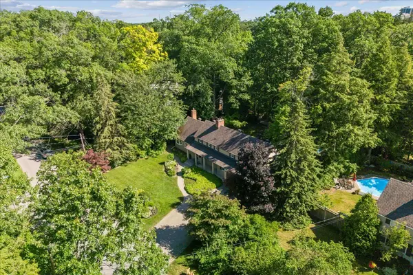 1258 Ravine DR, Mississauga, ON L5J 3E4