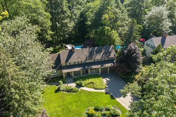 1258 Ravine DR, Mississauga, ON L5J 3E4