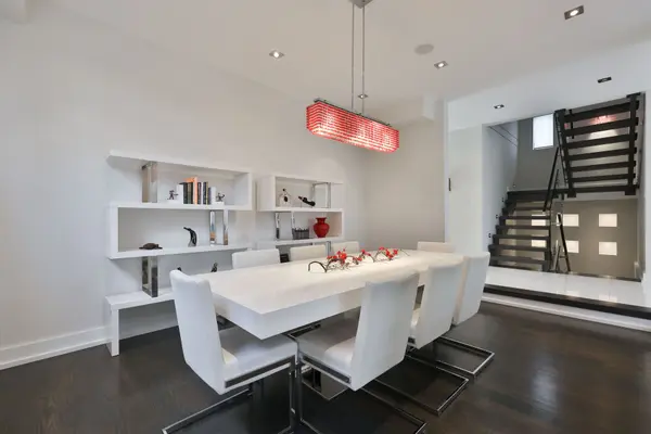 647 Montbeck CRES, Mississauga, ON L5G 1P1