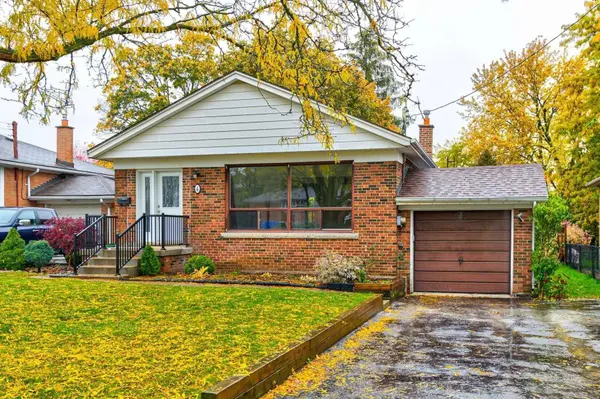 4 Nashland AVE, Toronto W08, ON M9B 2V4