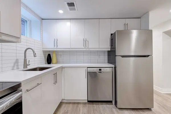 4 Nashland AVE, Toronto W08, ON M9B 2V4