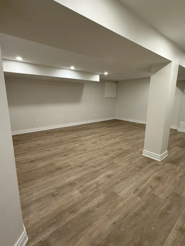 4 Nashland AVE, Toronto W08, ON M9B 2V4