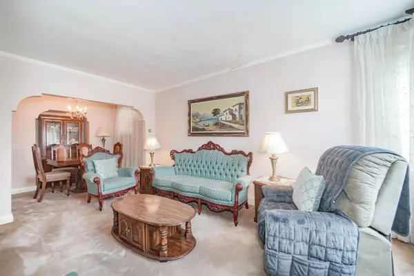 617 Caledonia RD, Toronto W04, ON M6E 4V7