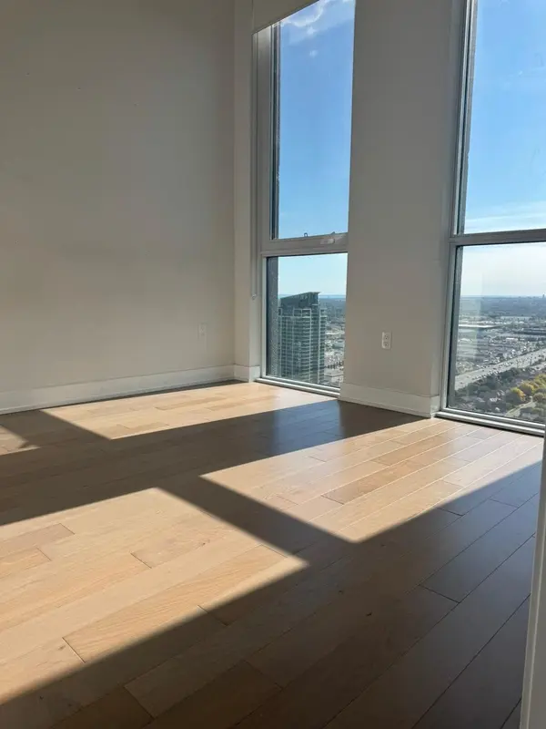 4055 Parkside Village DR #PH1, Mississauga, ON L5B 0K8