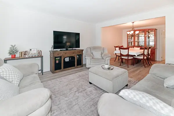 58 Hisey CRES, Toronto W05, ON M3N 1V1