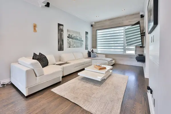 880 6th ST, Mississauga, ON L5E 1N6