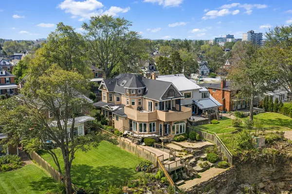 91 Mountain Park AVE, Hamilton, ON L9A 1A1