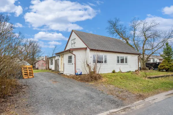 11 North ST, Loyalist, ON K0H 2H0
