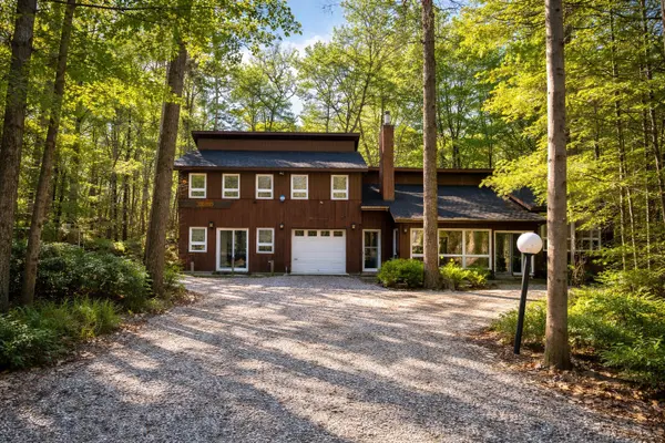 10277 Grand Oaks DR, Lambton Shores, ON N0M 1T0