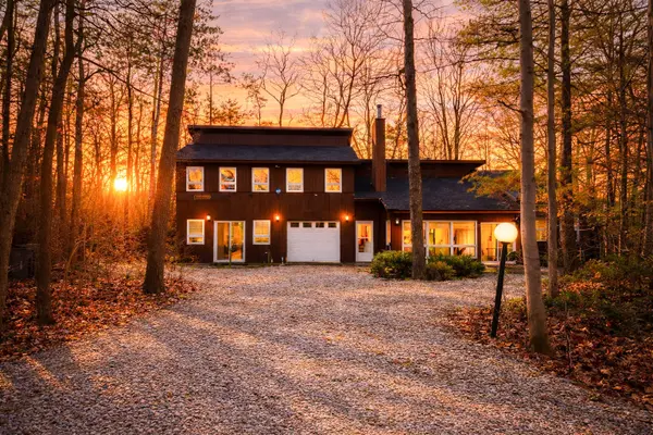 10277 Grand Oaks DR, Lambton Shores, ON N0M 1T0