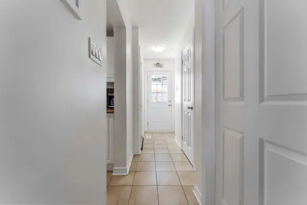 1964 Garden Park LN, Blackburn Hamlet, ON K1B 5B2