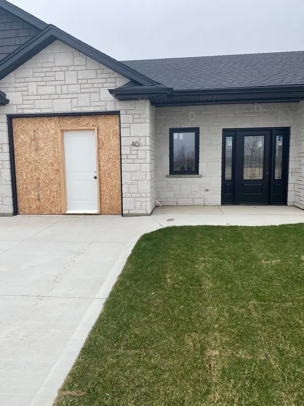 1071 Waterloo ST N #40, Saugeen Shores, ON N0H 2C3