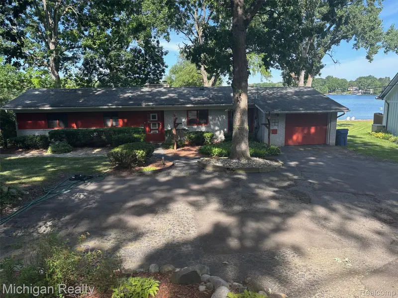 2714 LARI CT, West Bloomfield Charter Township, MI 48324