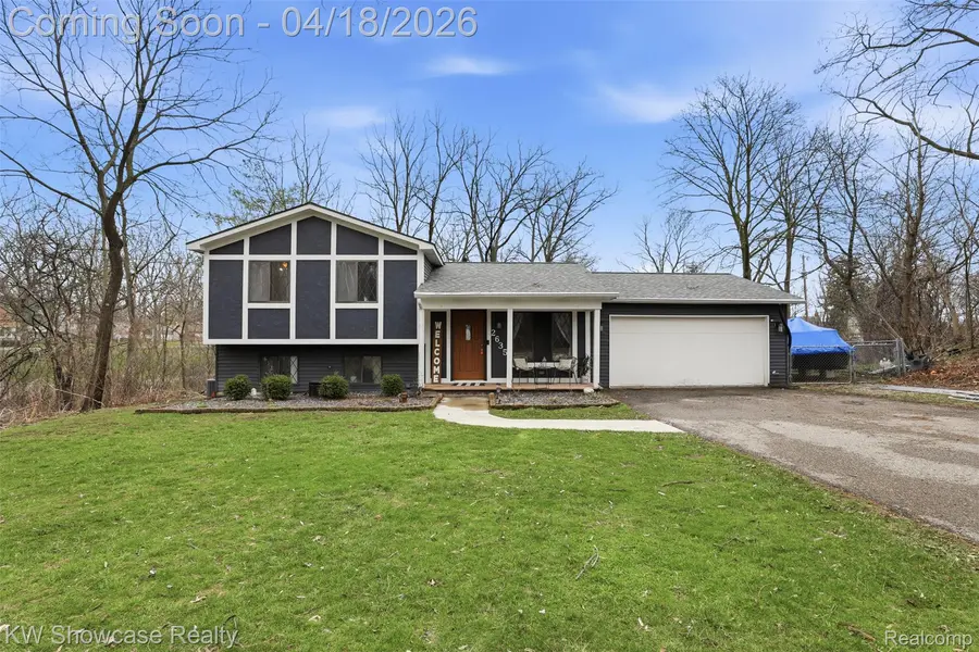2635 Silverdown CT, Waterford Charter Township, MI 48328