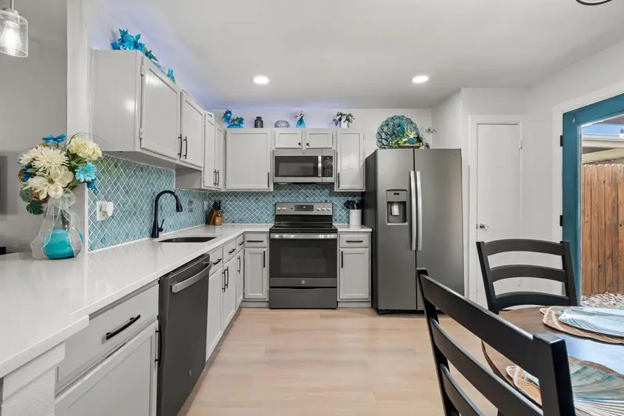 819 Blessing Creek Drive, Euless, TX 76039