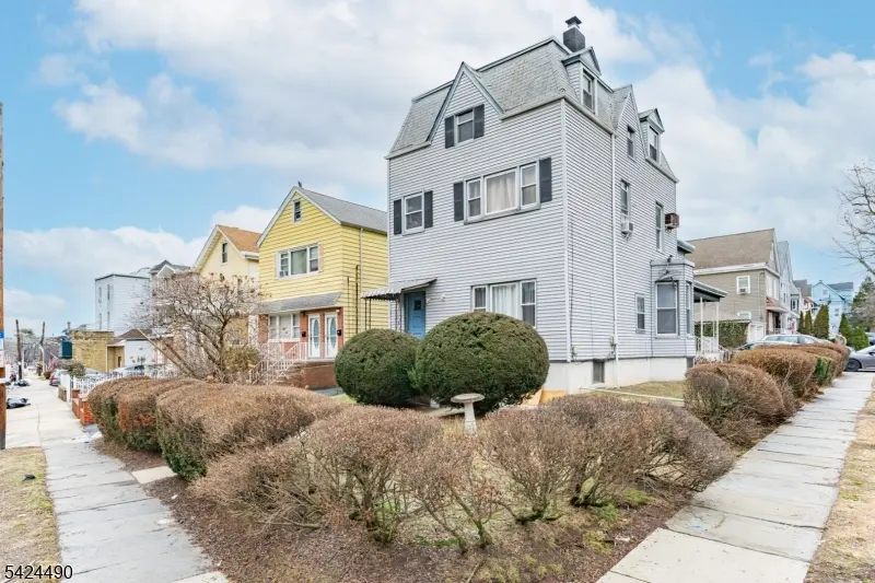 742 Avenue A, Bayonne City, NJ 07002