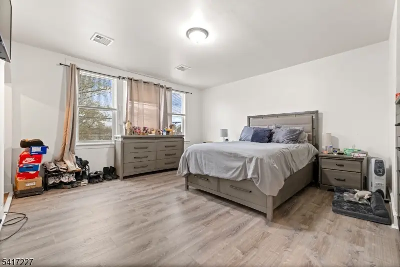 92 S Devine St, Newark City, NJ 07106