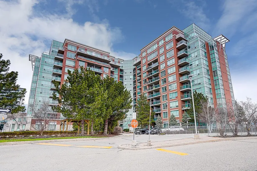 62 Suncrest BLVD #325, Markham, ON L3T 7Y6
