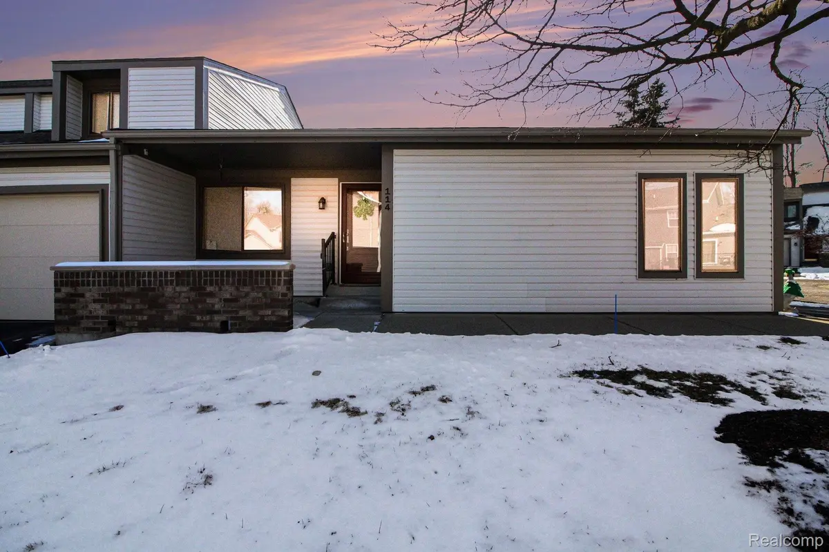 114 Conda LN, Oxford Charter Township, MI 48371