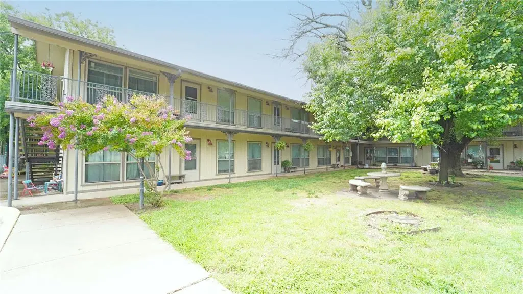 202 E Oak Street #4, Weatherford, TX 76086