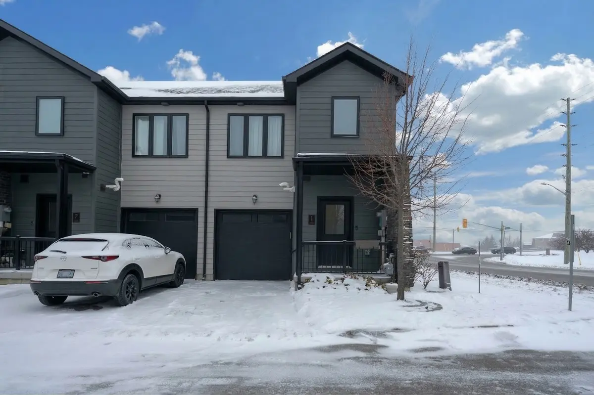 1 Stonehart LN #22, Barrie, ON L4M 7E8