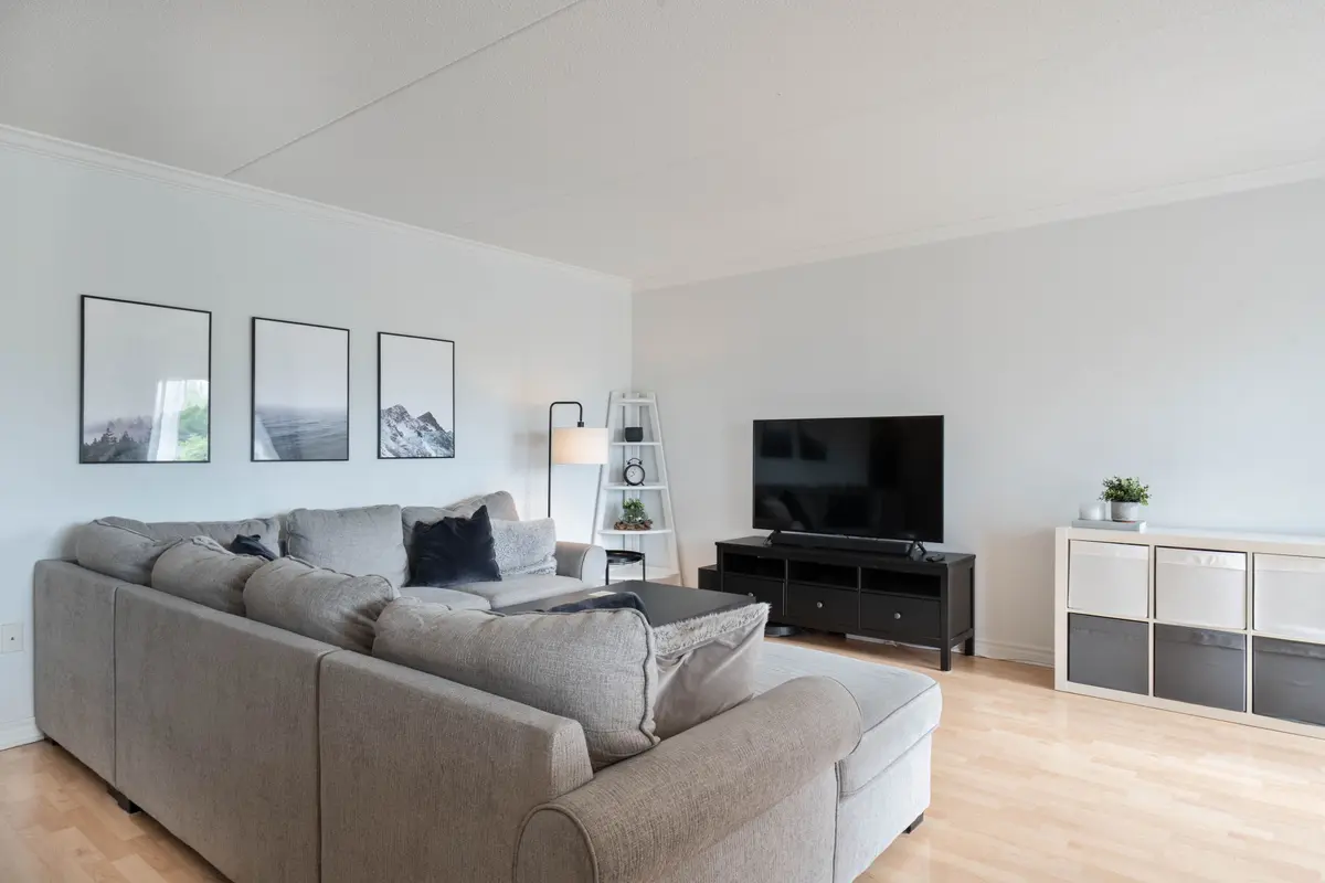 4450 Fairview ST #304, Burlington, ON L7L 7K7