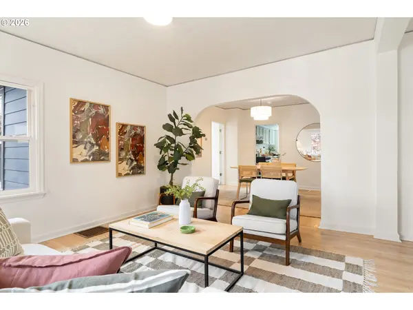 8306 SE TAYLOR CT, Portland, OR 97216