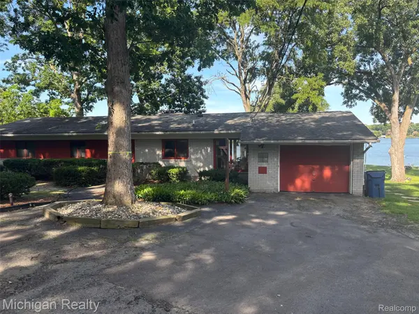 2714 LARI CT, West Bloomfield Charter Township, MI 48324