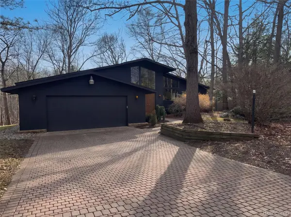 4442 Rolling Pine DR, West Bloomfield Charter Township, MI 48323
