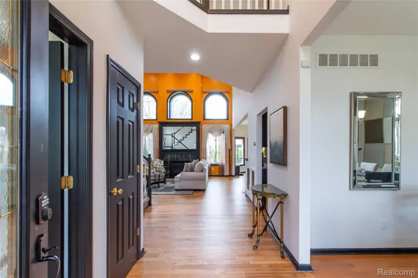 45229 Thorn Tree LN, Macomb Township, MI 48044