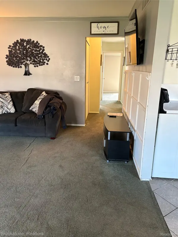 16444 Terrace Ct, Roseville, MI 48066