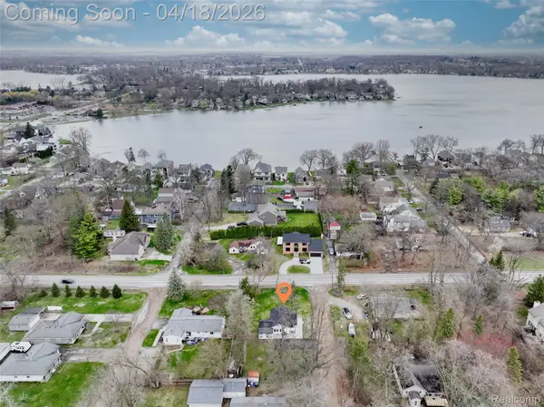 2514 Barton ST, Commerce Charter Township, MI 48382