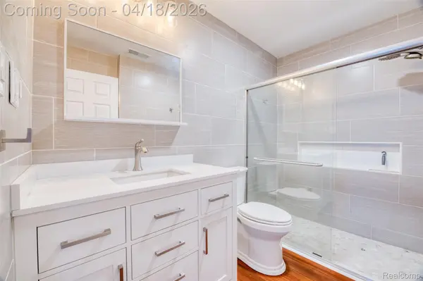 2514 Barton ST, Commerce Charter Township, MI 48382