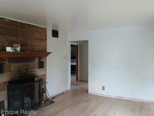 1396 Potter BLVD, Burton, MI 48509