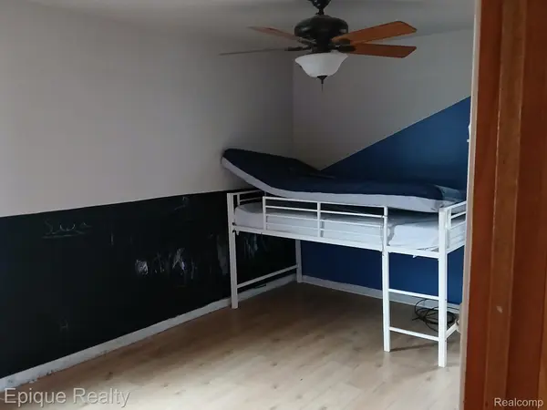 1396 Potter BLVD, Burton, MI 48509